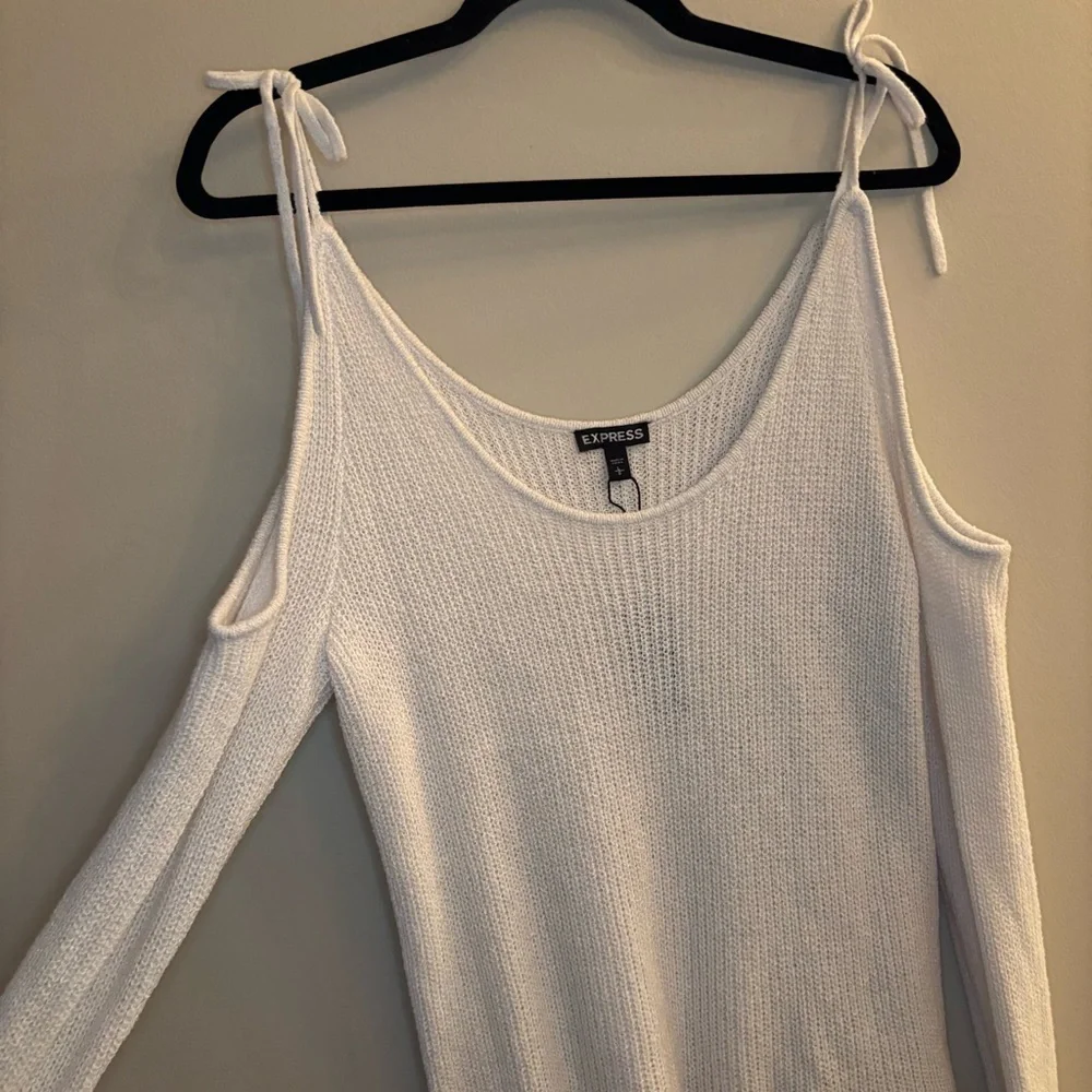 NWT Express Women’s White Long-sleeve Sweater Size L